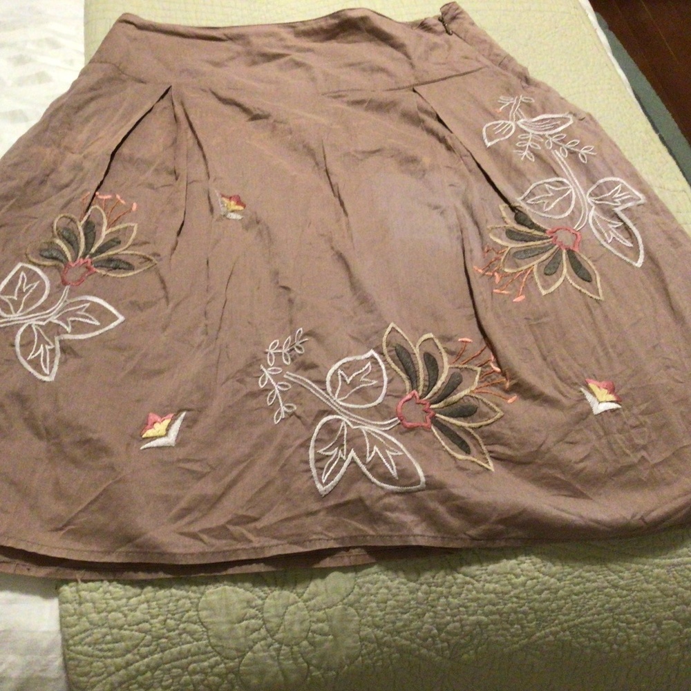 Embroidered skirt